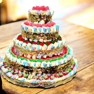 Tarta de gominolas de cinco pisos con cintas decorativas